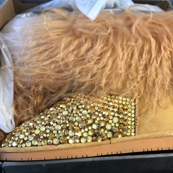 Custom Rhinestone Fur Bearpaw Boots! - Picture 8 of 8